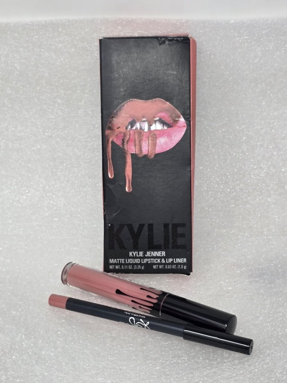 Kylie Jenner Matte Liquid Lipstick & Lip Liner Kit Kylie